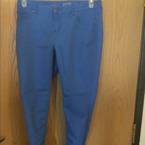 APT 9 skinny leg blue jeans size 6r